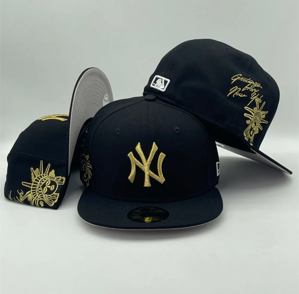 Gorra fitted New York Yankees negra con dorado